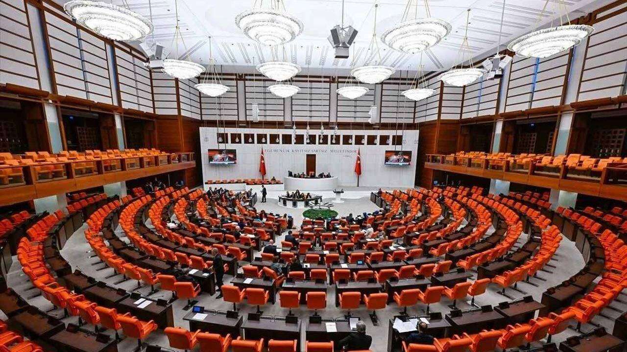 Ve kritik adım atıldı: Emekli aylıklarını artıracak kanun teklifi komisyona sevk edildi, işte yeni maaş tablosu! 6